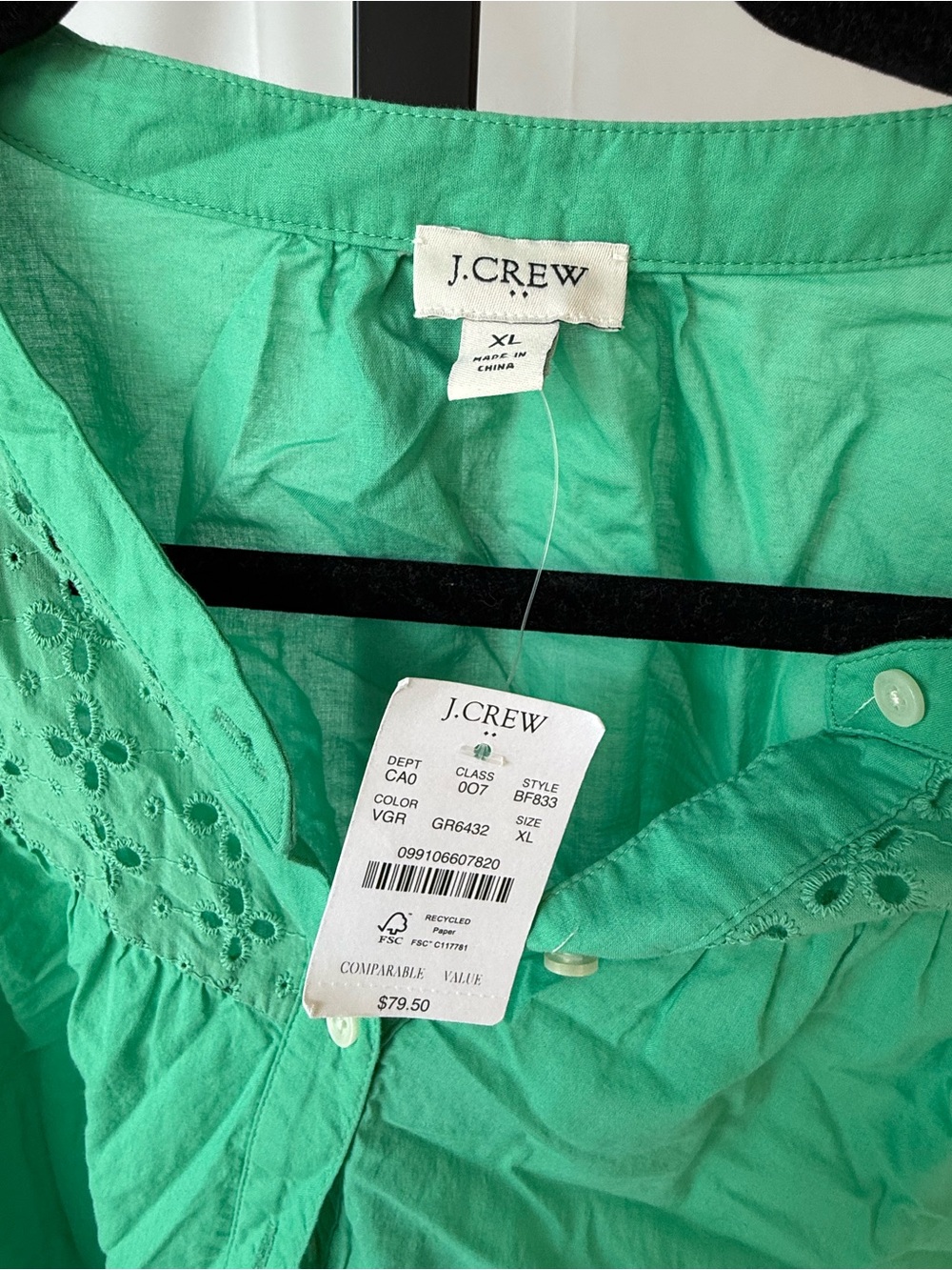 J.Crew NWT Women’s XL green Longsleeve Eyelet Button down Shirt - Picture 3 of 3